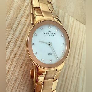 Skagen ladies rose gold tone dress watch NEW BATTERY